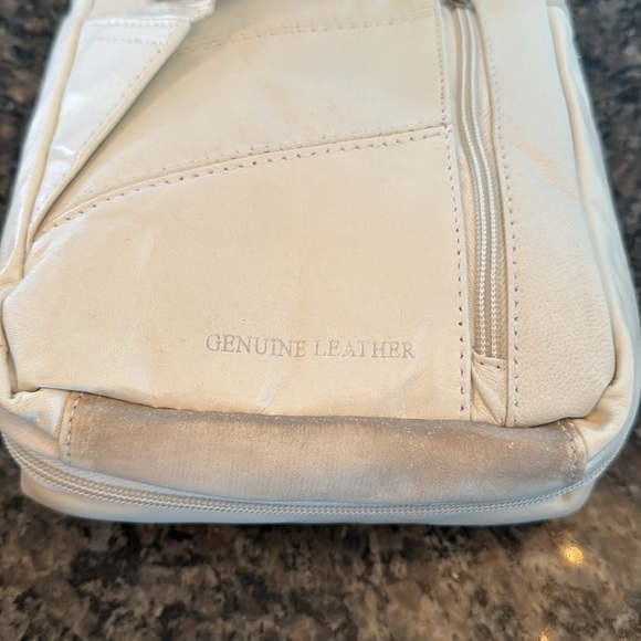 Button vintage genuine leather white crossbody NWT 2 - Picture 5 of 14